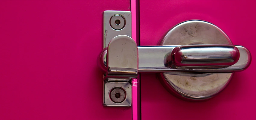 Childproof Gate Lock in Arvin, California